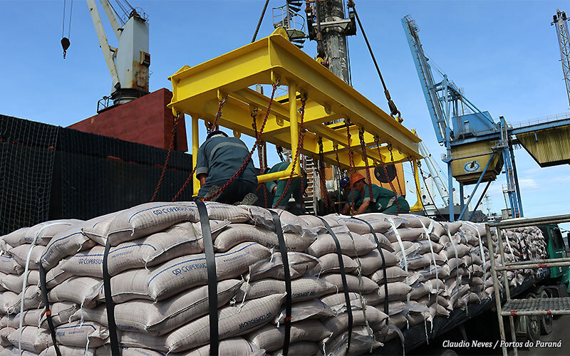 Portos de Paranaguá e Antonina têm alta de 4% na movimentação em janeiro